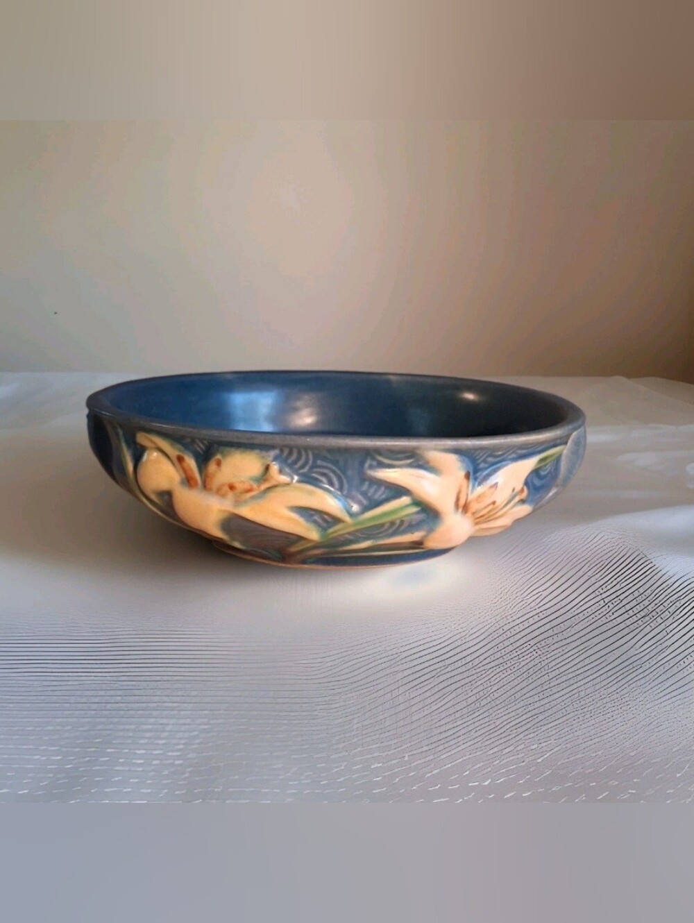 Vintage Roseville Pottery Blue Zephyr Lily 1946 Low Bowl 472-6